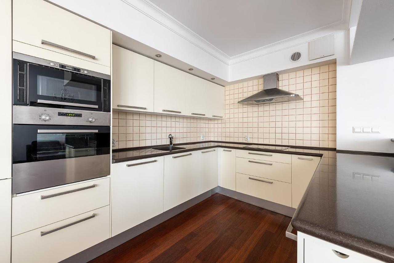Bukowinska 12 Prywatne Mieszkanie 80M2 Z Dwiema Sypialniami I Balkonem 2X Bezplatne Miejsca Parkingowe Samodzielne Zameldowanie! Private Garage! Self Check-In System! Varsovia Exterior foto